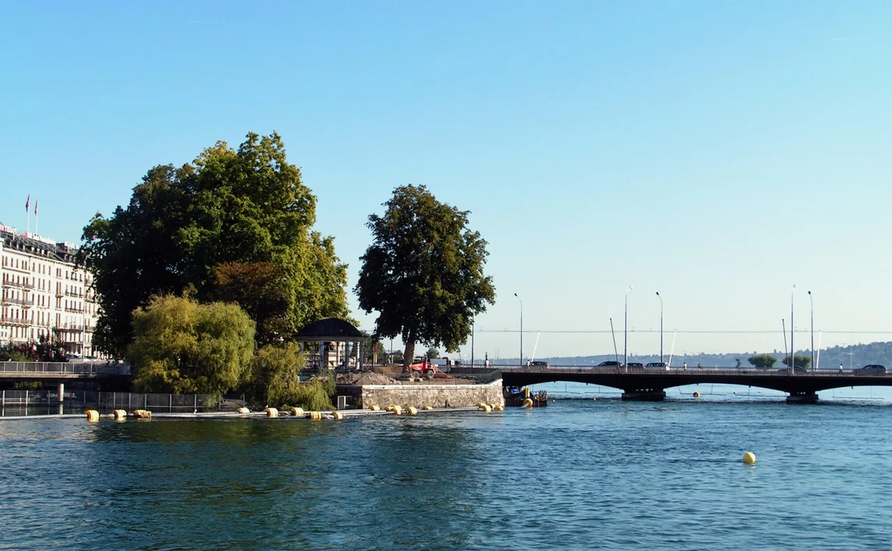 Vue de l’Île Rousseau à Genève
