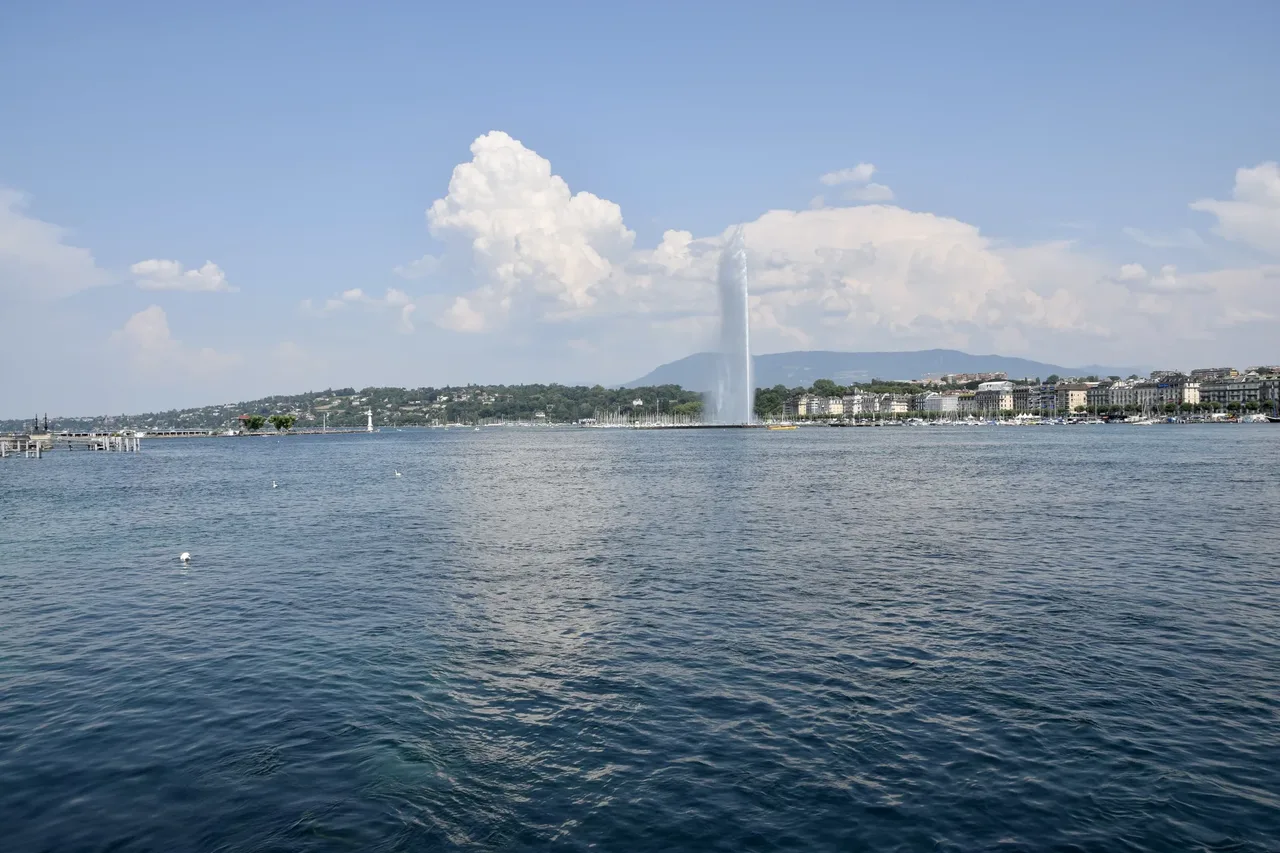 Jet d’Eau de Genève vu depuis la rive